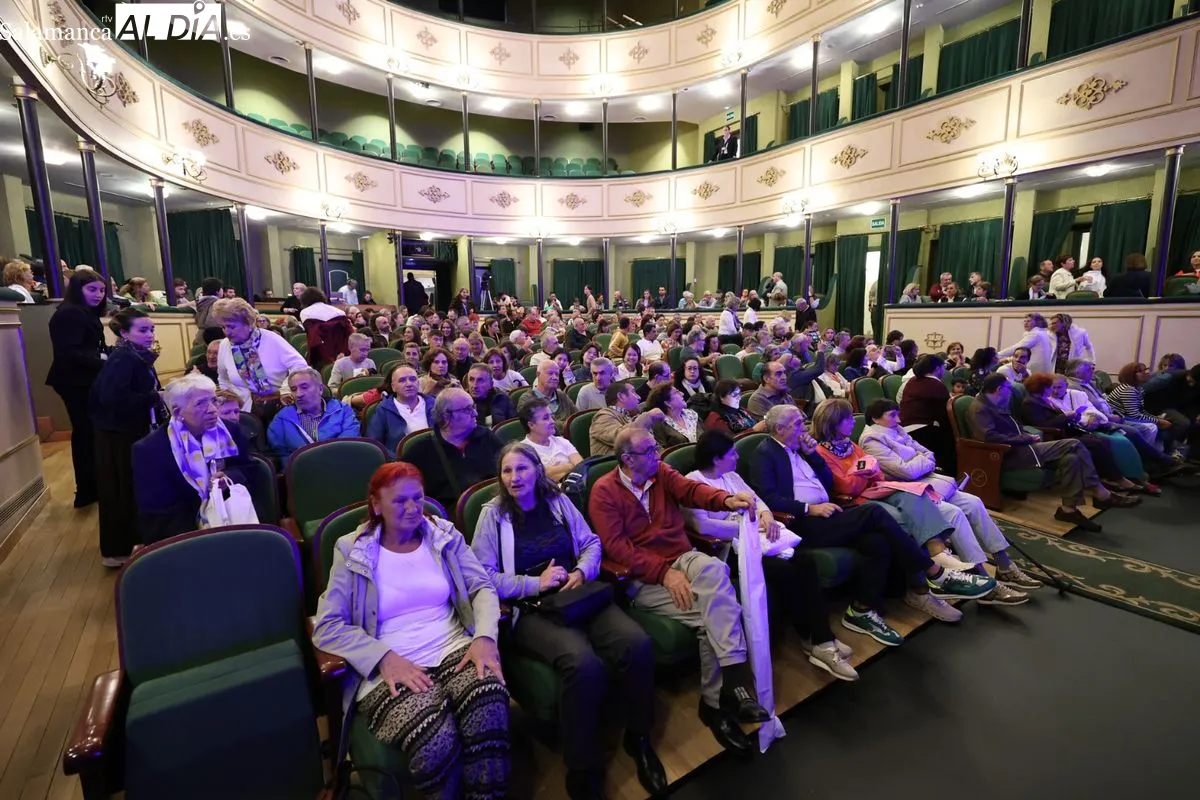 Danzas de Miranda del Castañar y León llenan de música y arte el Liceo | FOTOS: David Sañudo
