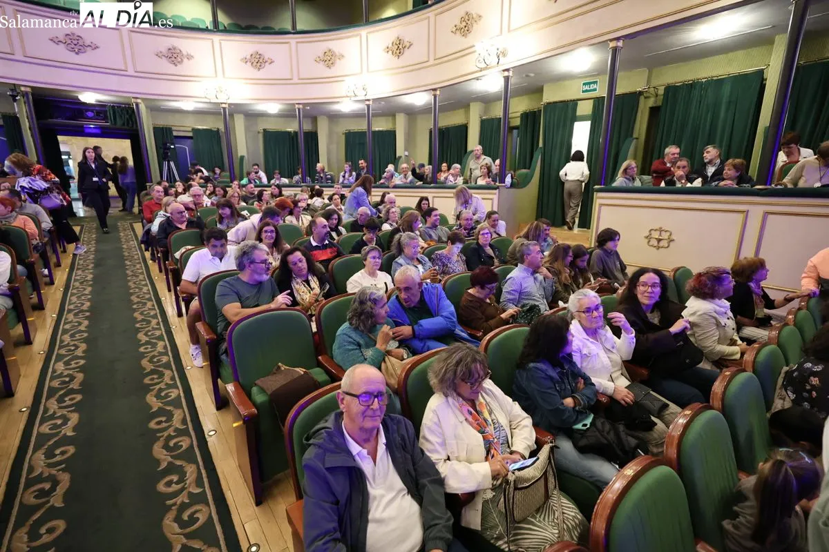 Danzas de Miranda del Castañar y León llenan de música y arte el Liceo | FOTOS: David Sañudo