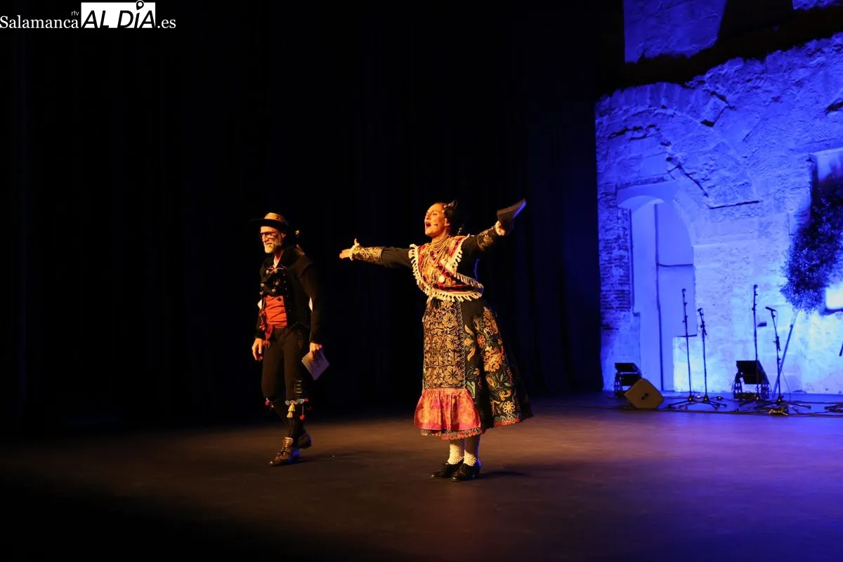 Danzas de Miranda del Castañar y León llenan de música y arte el Liceo | FOTOS: David Sañudo