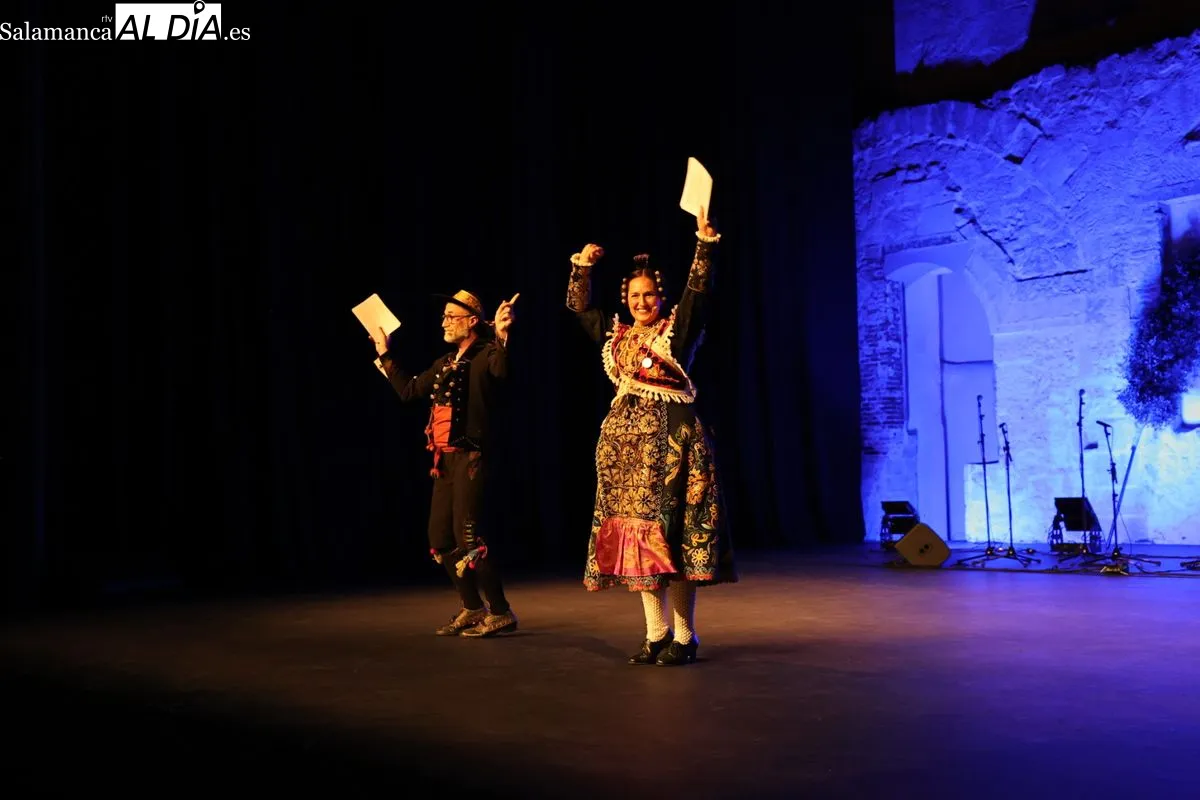 Danzas de Miranda del Castañar y León llenan de música y arte el Liceo | FOTOS: David Sañudo