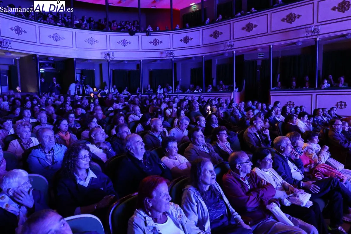 Danzas de Miranda del Castañar y León llenan de música y arte el Liceo | FOTOS: David Sañudo