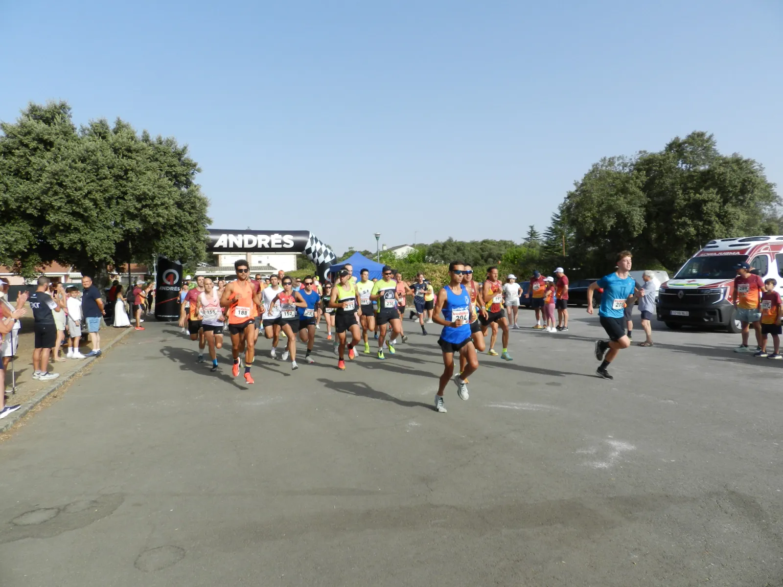 Foto 3 - Adri&aacute;n Moro y Esther Cruz se imponen en el III Cross Urbanizaciones La Rad