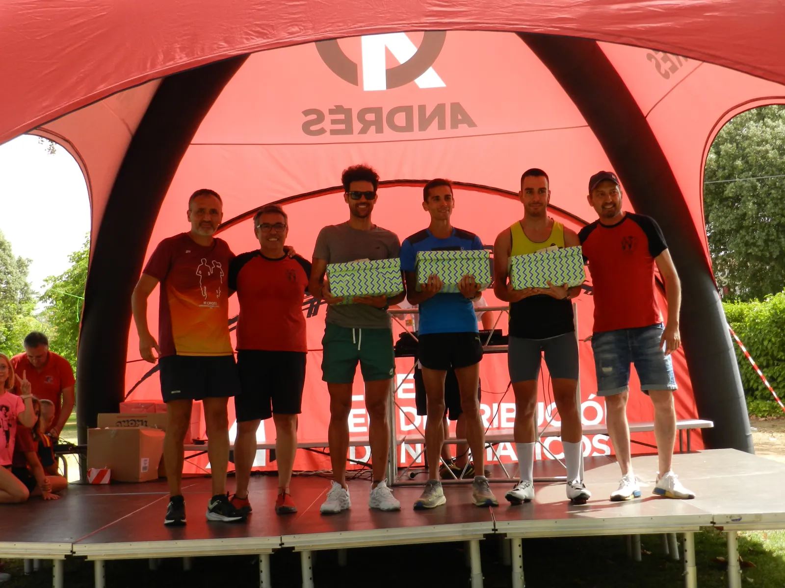 Foto 2 - Adri&aacute;n Moro y Esther Cruz se imponen en el III Cross Urbanizaciones La Rad