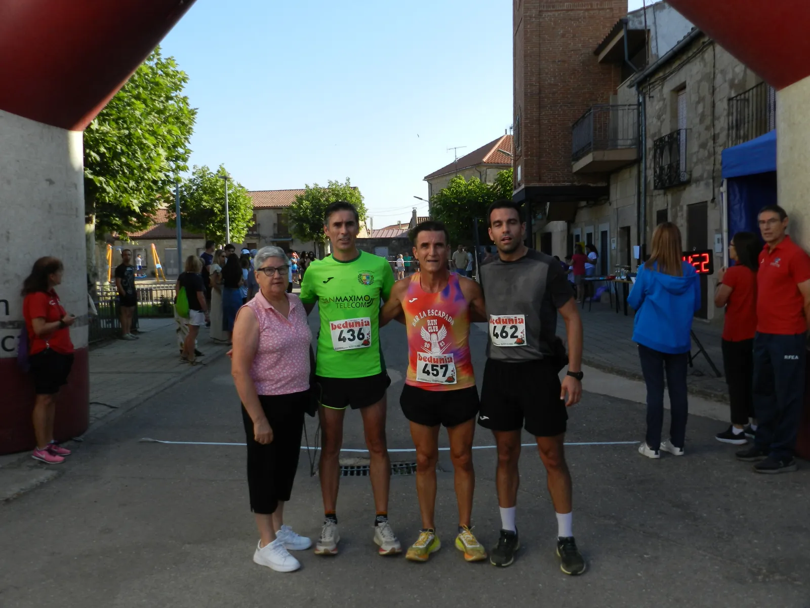 Foto 4 - Tom&aacute;s S&aacute;nchez y Hortensia Hern&aacute;ndez triunfan en la IX Carrera Popular de San Mu&ntilde;oz