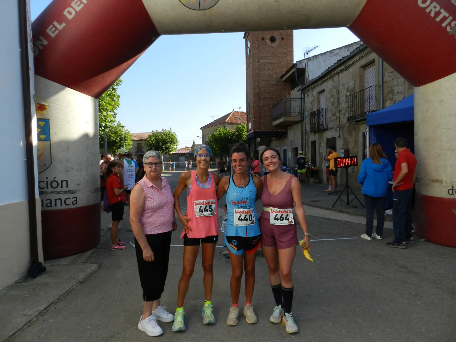 Foto 2 - Tom&aacute;s S&aacute;nchez y Hortensia Hern&aacute;ndez triunfan en la IX Carrera Popular de San Mu&ntilde;oz