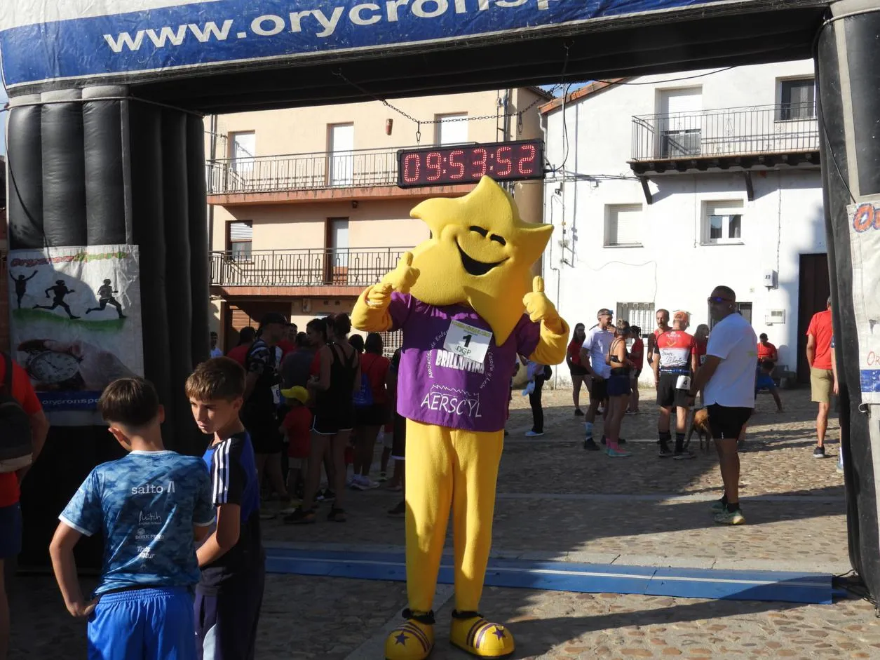 Foto 2 - &Aacute;lvaro Ca&ntilde;o y Cristina Rodr&iacute;guez se coronan en la II Carrera Popular de El Cabaco
