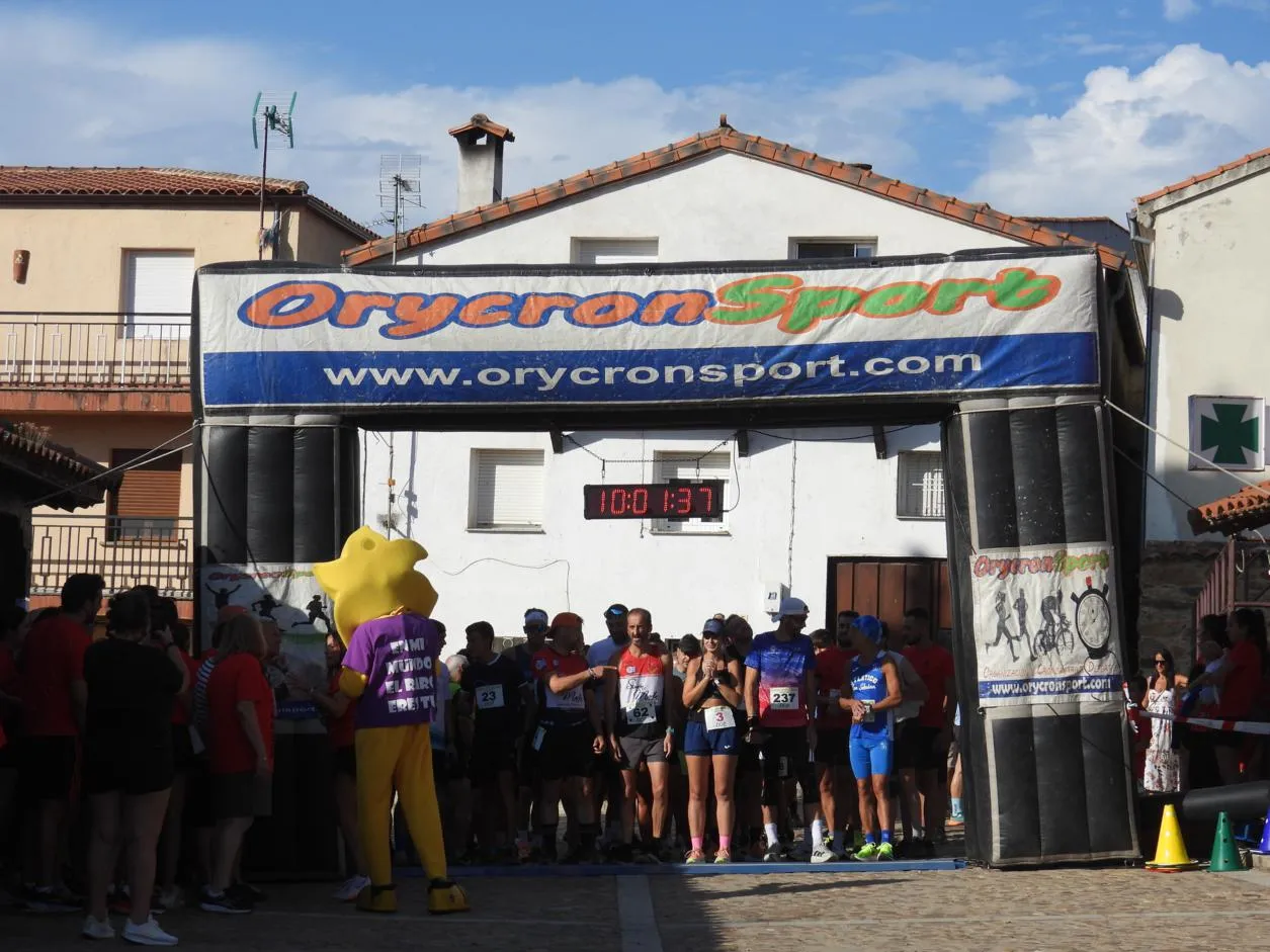 Foto 6 - &Aacute;lvaro Ca&ntilde;o y Cristina Rodr&iacute;guez se coronan en la II Carrera Popular de El Cabaco
