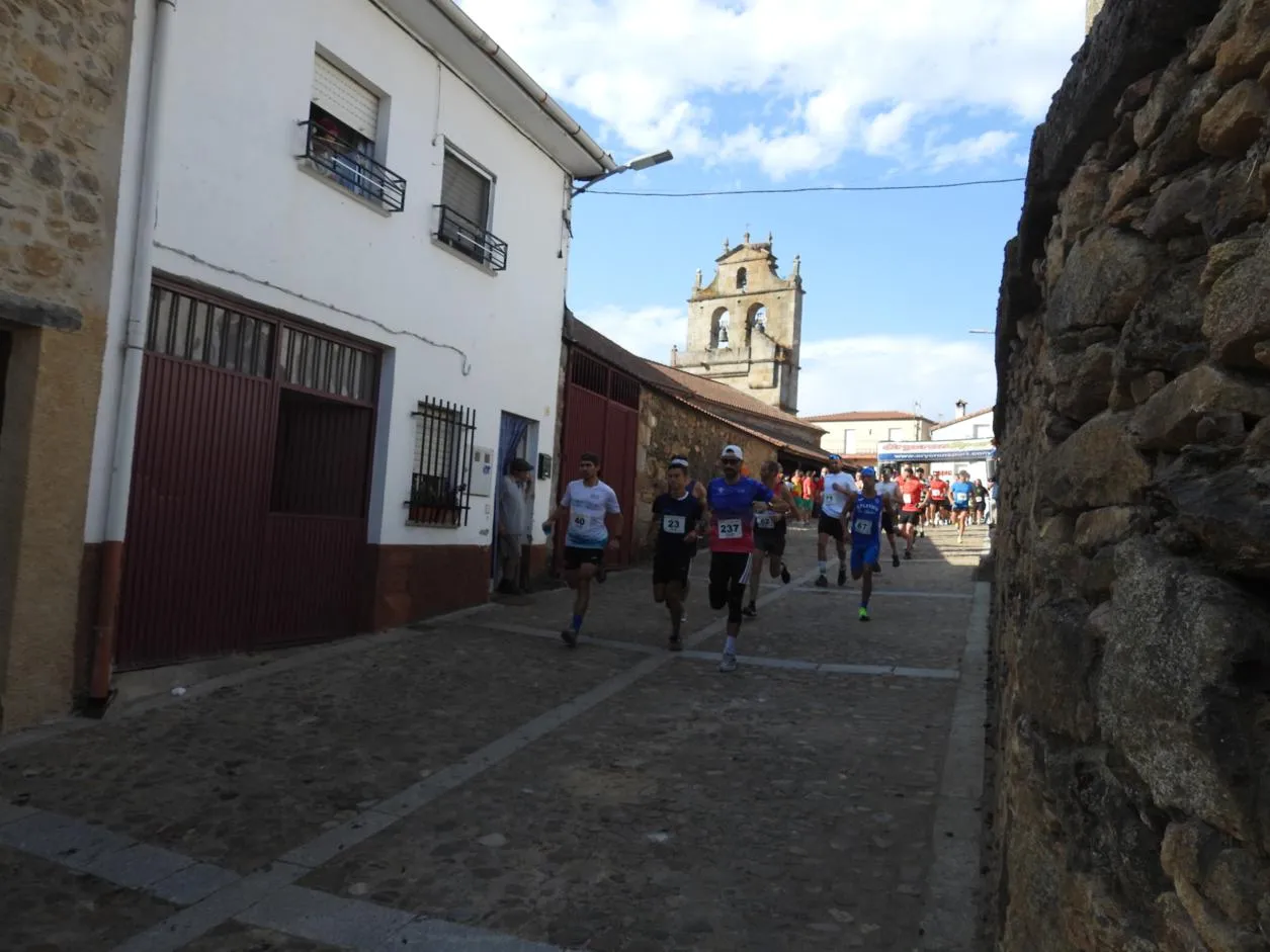 Foto 7 - &Aacute;lvaro Ca&ntilde;o y Cristina Rodr&iacute;guez se coronan en la II Carrera Popular de El Cabaco