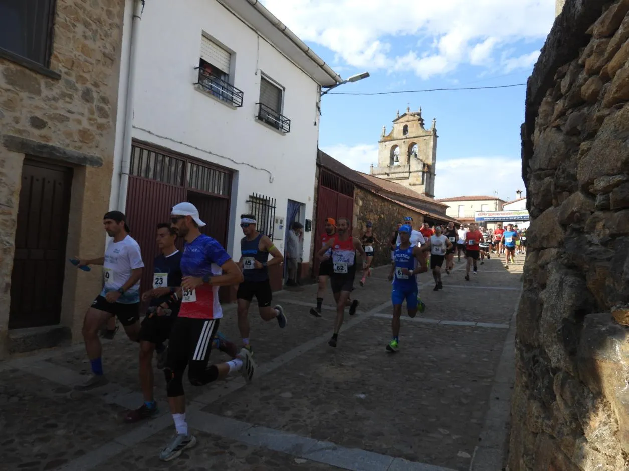Foto 8 - &Aacute;lvaro Ca&ntilde;o y Cristina Rodr&iacute;guez se coronan en la II Carrera Popular de El Cabaco