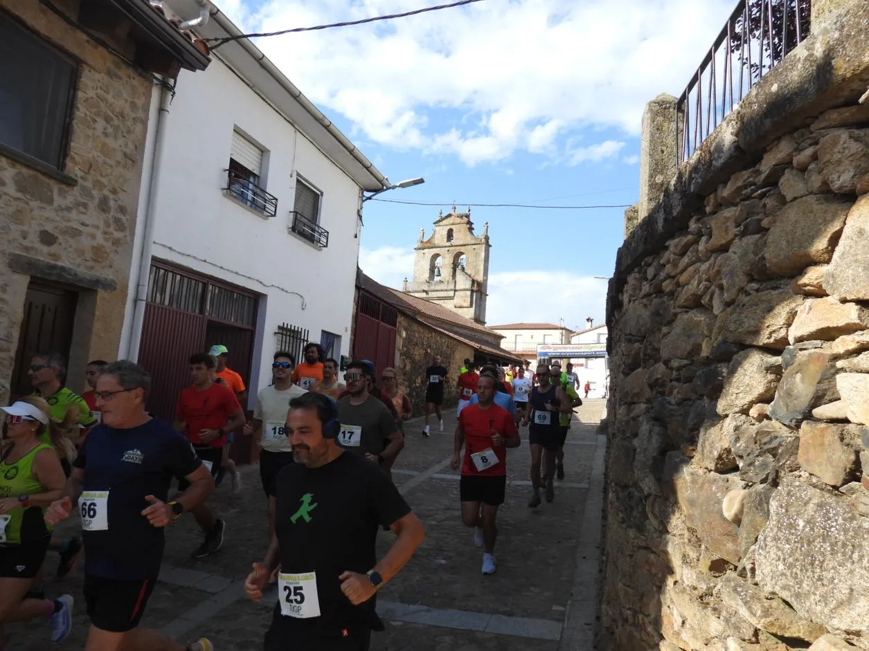 Foto 11 - &Aacute;lvaro Ca&ntilde;o y Cristina Rodr&iacute;guez se coronan en la II Carrera Popular de El Cabaco
