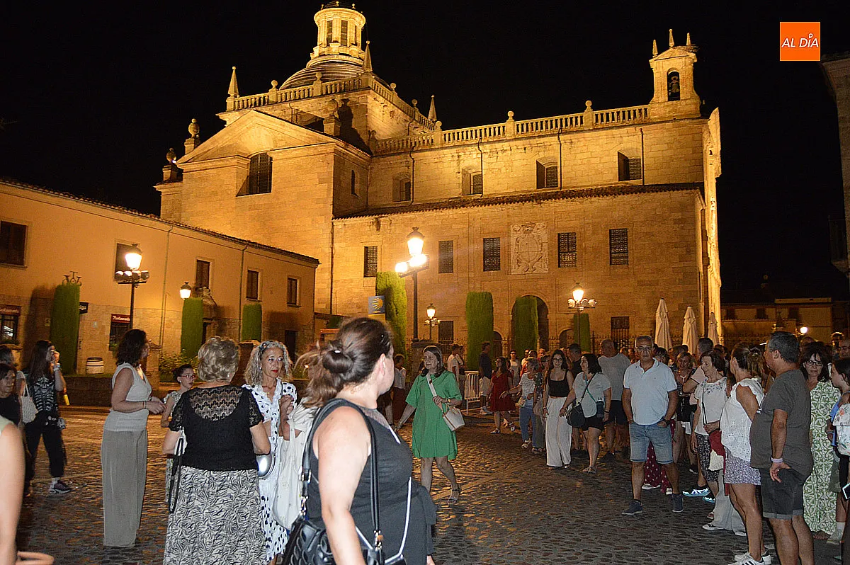 Foto 11 - El patrimonio de Ciudad Rodrigo brilla con la visita tur&iacute;stica teatralizada 