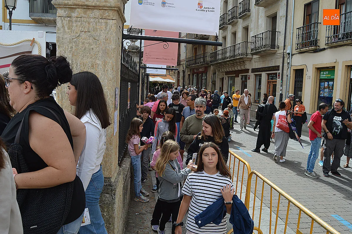 Foto 11 - La Plazuela del Buen Alcalde vuelve a llenarse de ni&ntilde;os con el Divierteatro