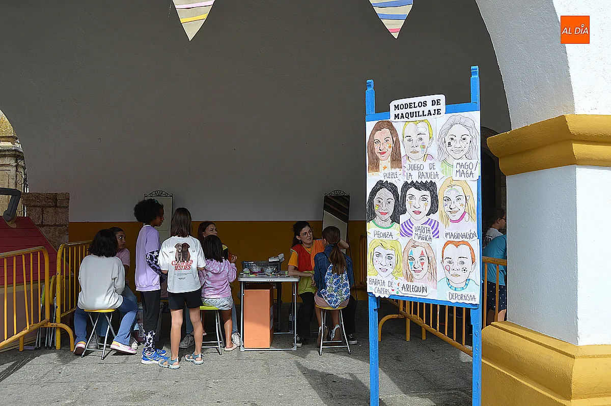 Foto 13 - La Plazuela del Buen Alcalde vuelve a llenarse de ni&ntilde;os con el Divierteatro