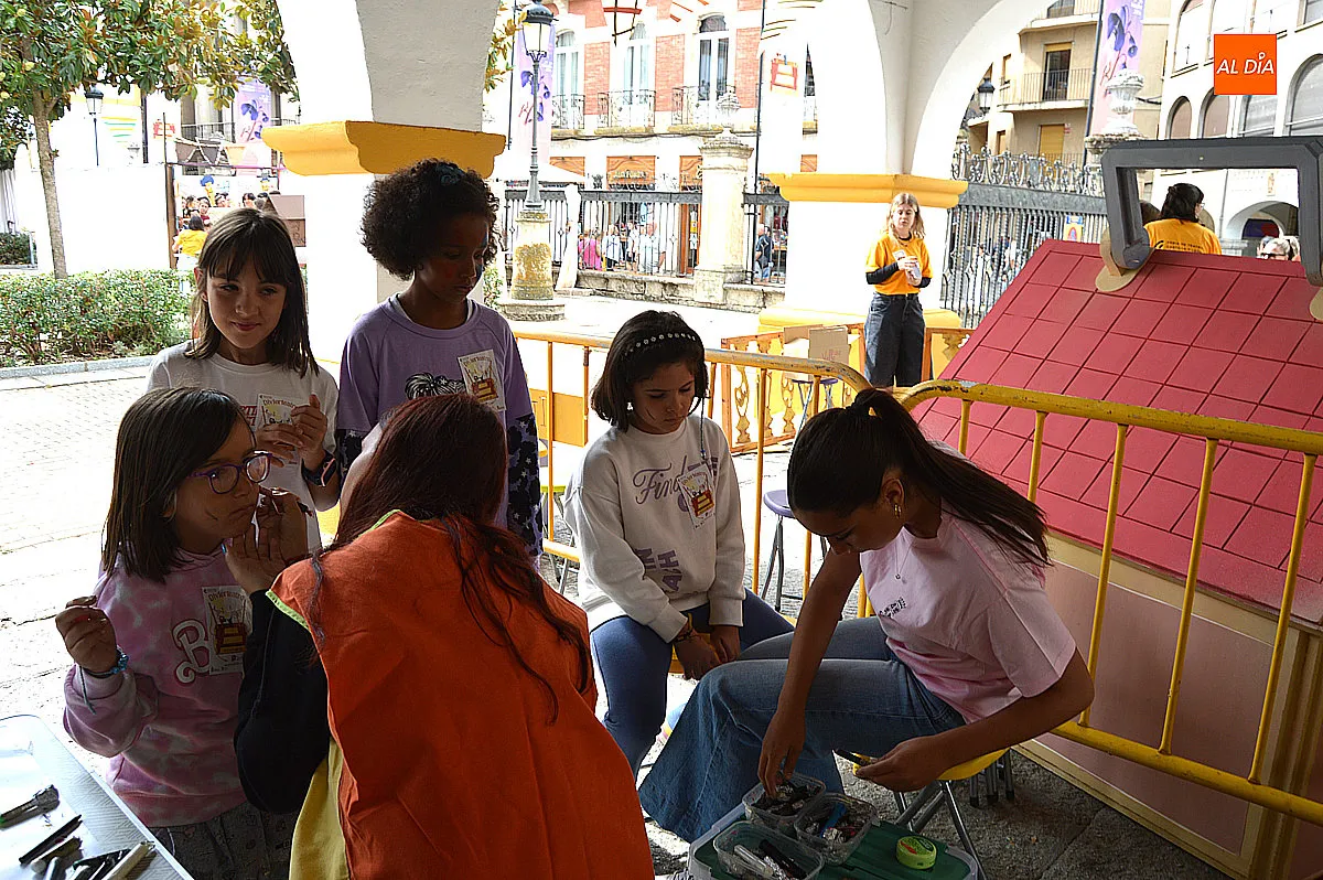 Foto 15 - La Plazuela del Buen Alcalde vuelve a llenarse de ni&ntilde;os con el Divierteatro