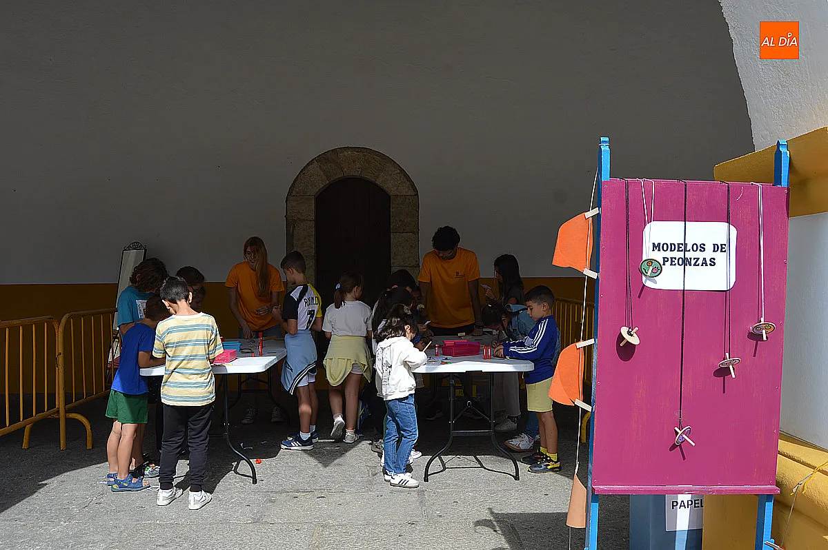 Foto 18 - La Plazuela del Buen Alcalde vuelve a llenarse de ni&ntilde;os con el Divierteatro