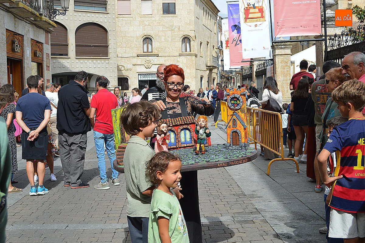 Foto 4 - La Plazuela del Buen Alcalde vuelve a llenarse de ni&ntilde;os con el Divierteatro