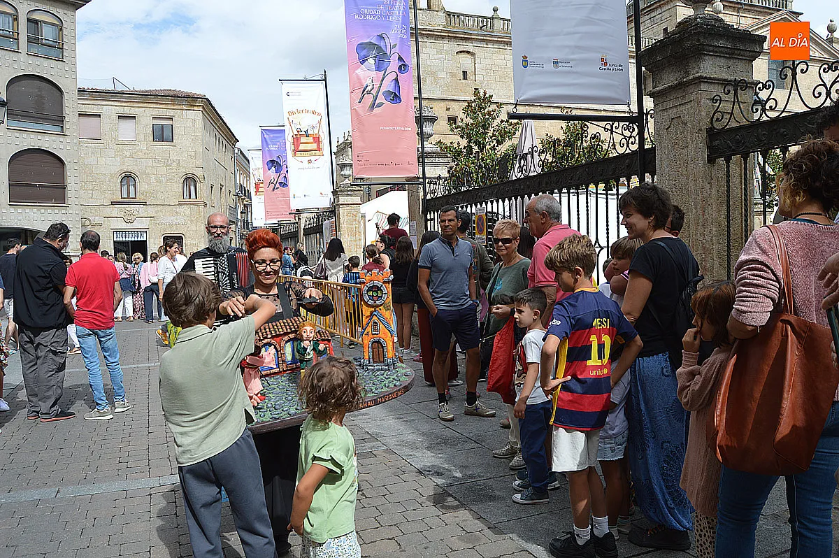 Foto 5 - La Plazuela del Buen Alcalde vuelve a llenarse de ni&ntilde;os con el Divierteatro
