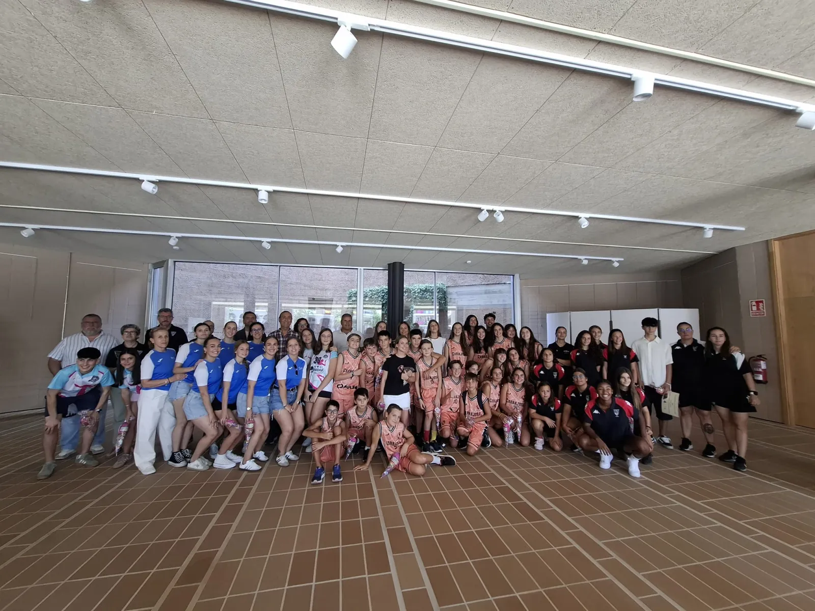 Foto 3 - Carbajosa arranca las fiestas con un homenaje al deporte y el tradicional chupinazo