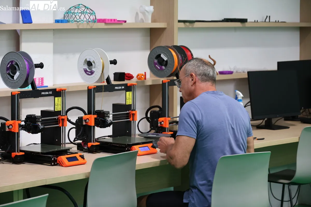 El Fab Lab Tormes  abre en agosto por primera vez con 20 máquinas profesionales gratuitas. Fotos David Sañudo
