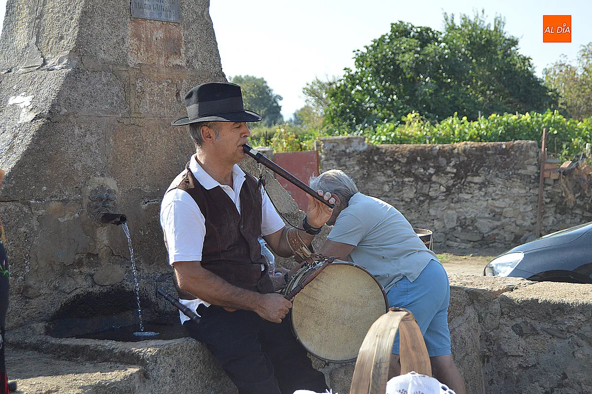 Foto 4 - Fuenteguinaldo se llena de tradici&oacute;n con la celebraci&oacute;n de su VIII Feria de San Bartolom&eacute;