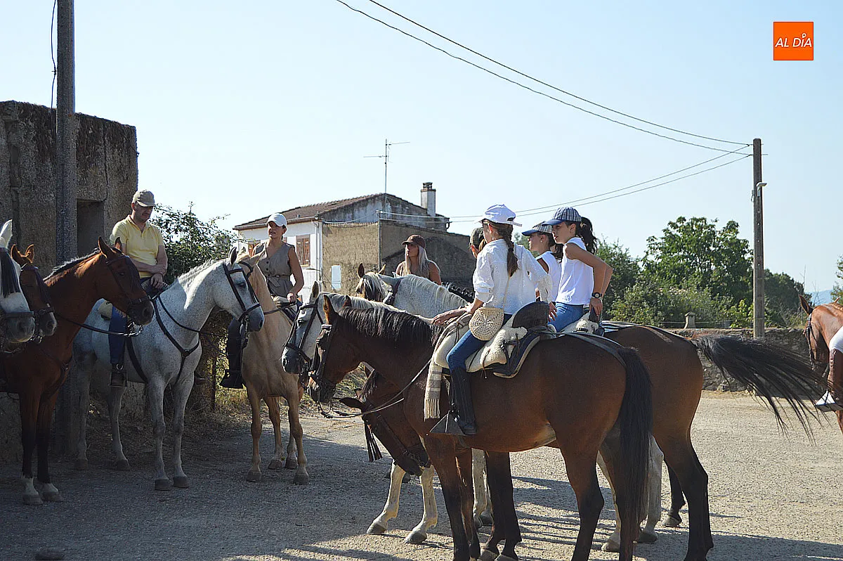 Foto 7 - Fuenteguinaldo se llena de tradici&oacute;n con la celebraci&oacute;n de su VIII Feria de San Bartolom&eacute;