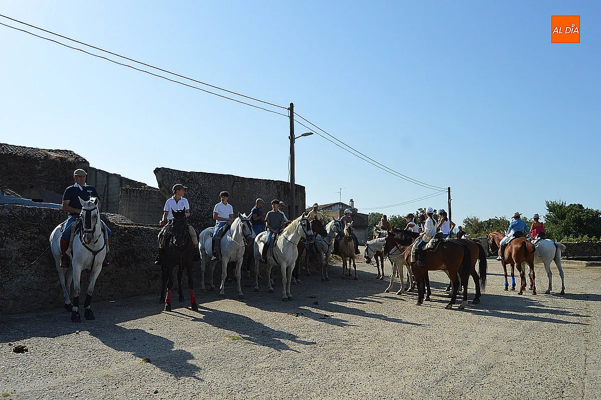 Foto 10 - Fuenteguinaldo se llena de tradici&oacute;n con la celebraci&oacute;n de su VIII Feria de San Bartolom&eacute;