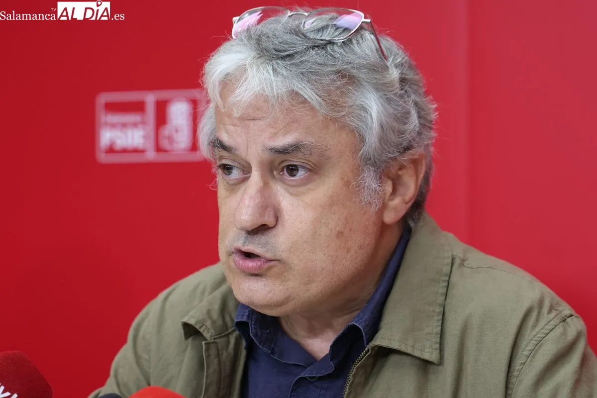 El portavoz socialista en la Diputación, Fernando Rubio, y el procurador en las Cortes de Castilla y León, Miguel Ángel Luengo, en la rueda de prensa de este viernes. Foto de David Sañudo