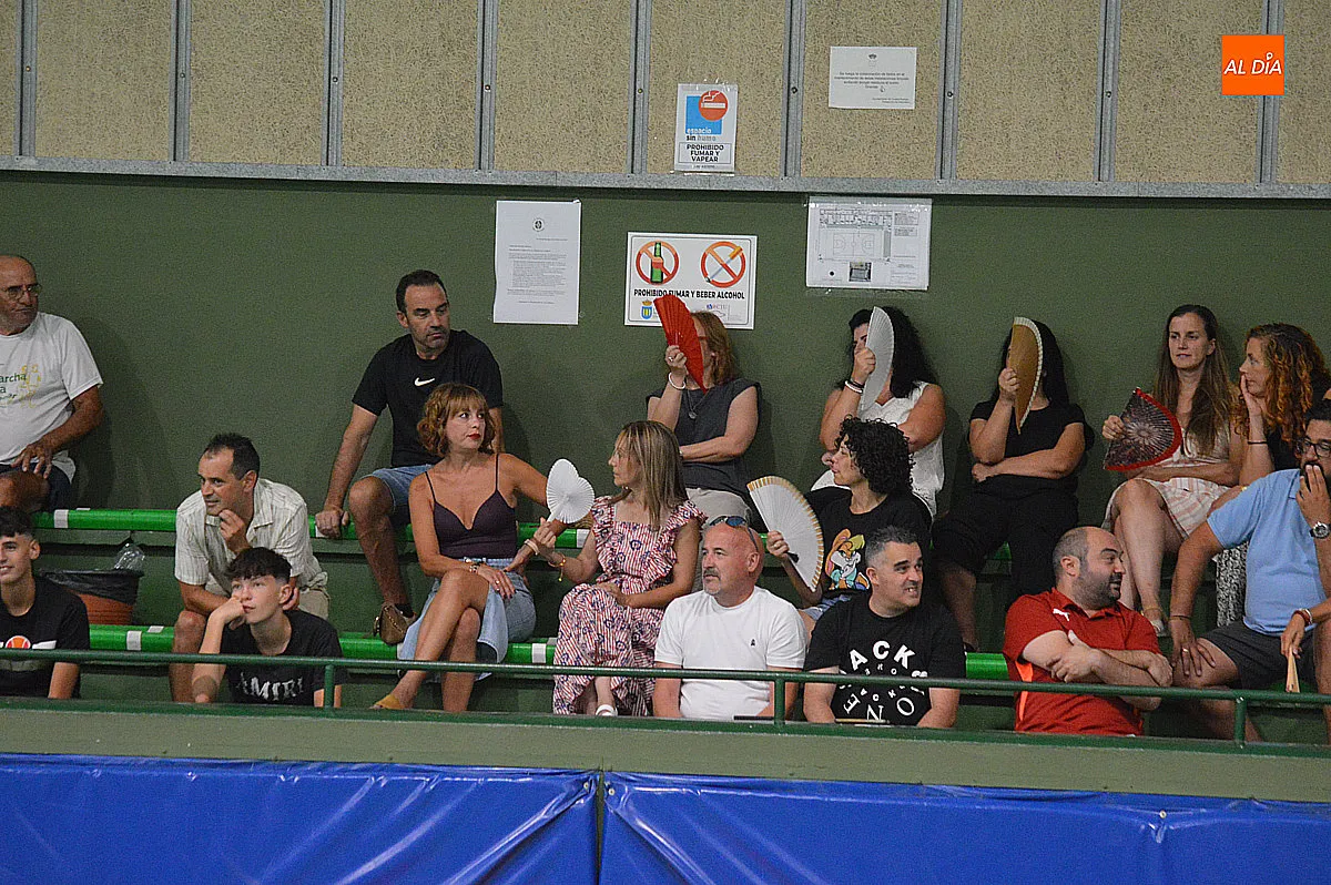 Foto 11 - El III Torneo Junior League cierra con un gran partido y una gran afluencia de p&uacute;blico