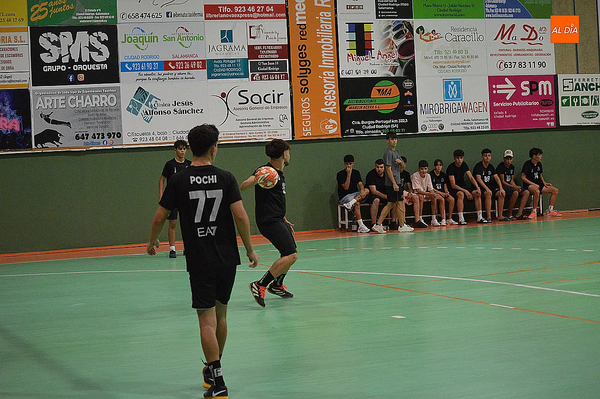 Foto 2 - El III Torneo Junior League cierra con un gran partido y una gran afluencia de p&uacute;blico