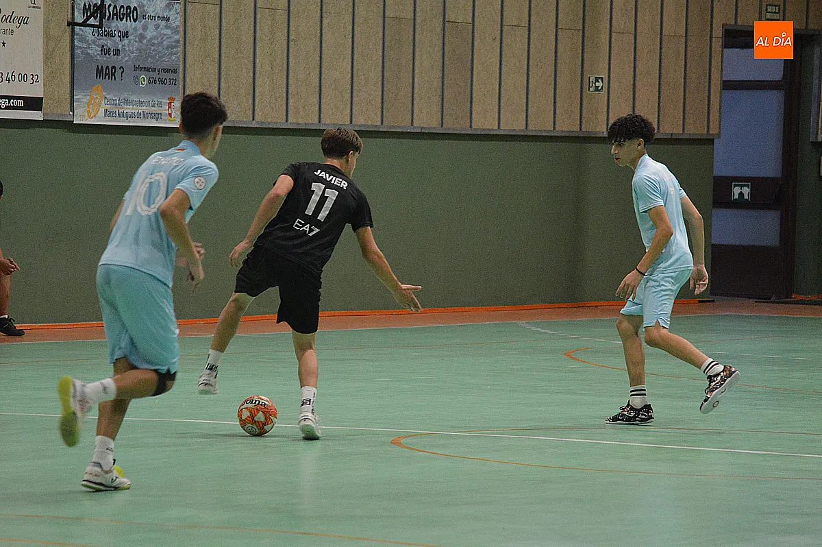 Foto 3 - El III Torneo Junior League cierra con un gran partido y una gran afluencia de p&uacute;blico