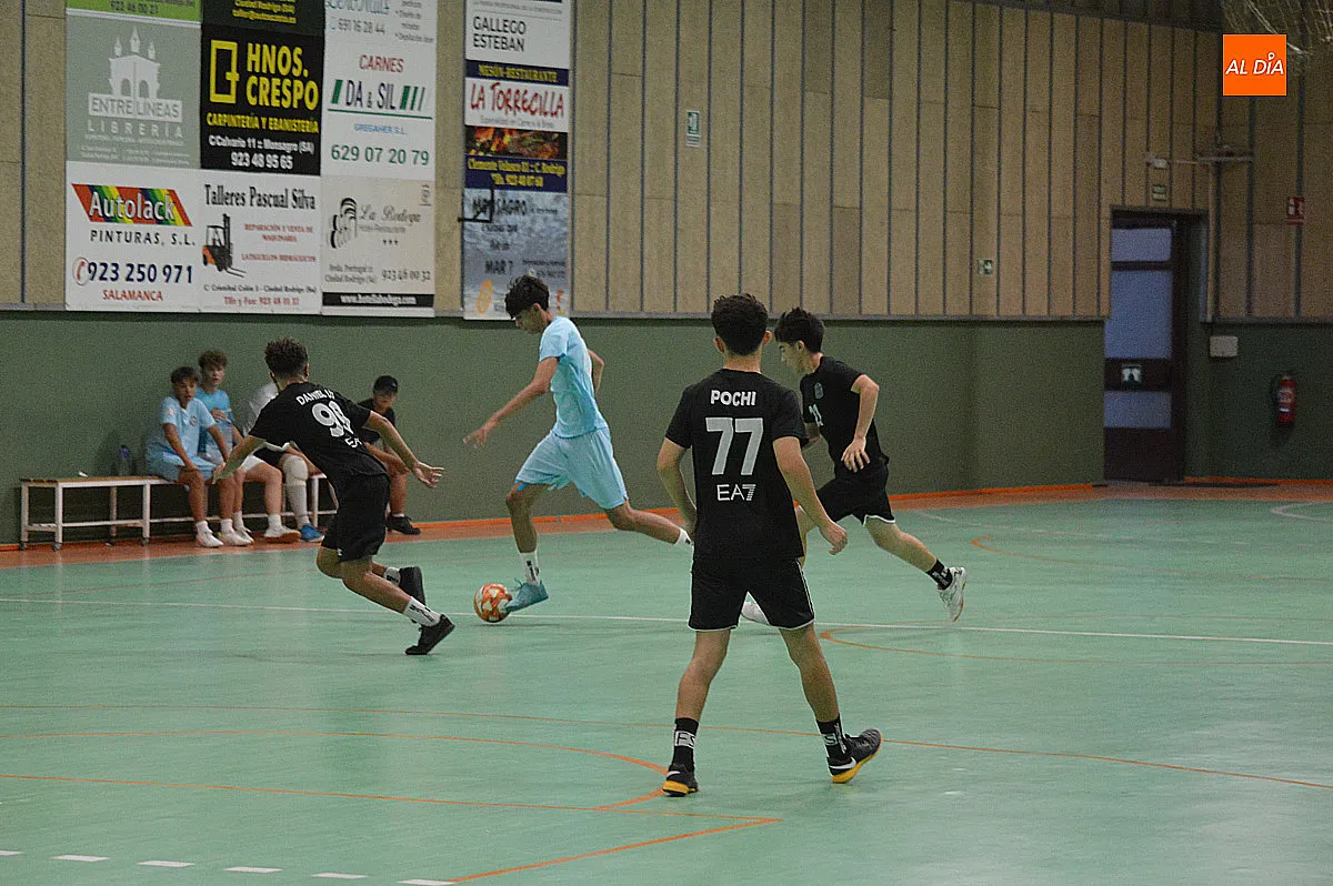 Foto 6 - El III Torneo Junior League cierra con un gran partido y una gran afluencia de p&uacute;blico