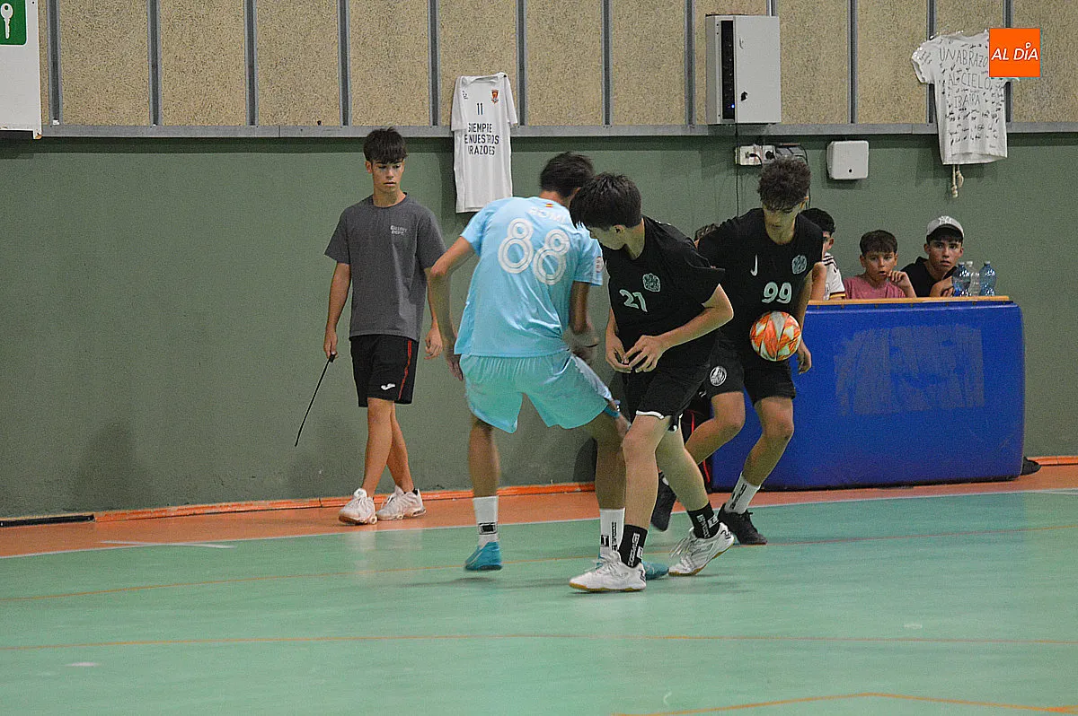 Foto 8 - El III Torneo Junior League cierra con un gran partido y una gran afluencia de p&uacute;blico