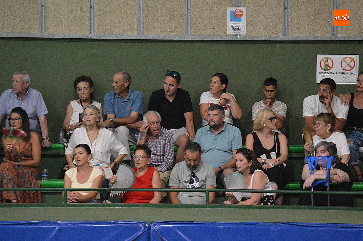 Foto 10 - El III Torneo Junior League cierra con un gran partido y una gran afluencia de p&uacute;blico