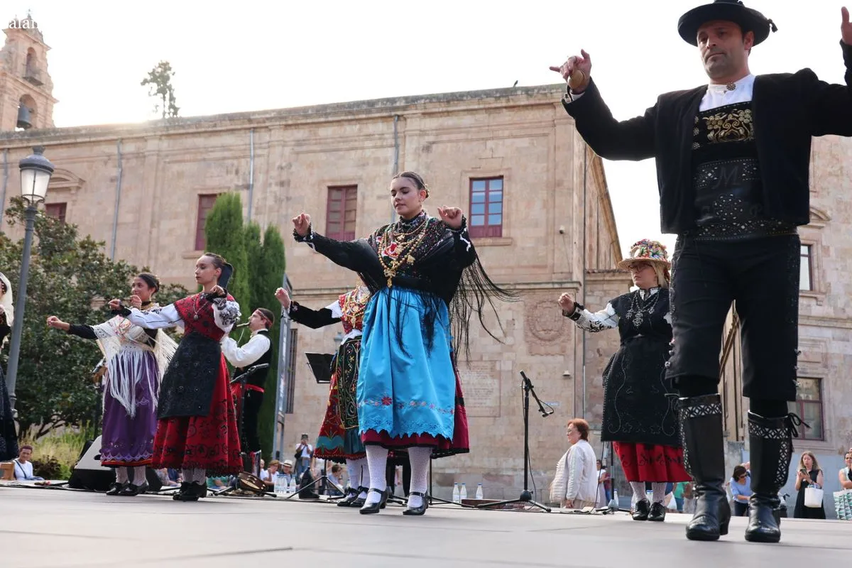 La plaza de Anaya se rinde a los sones y bailes tradicionales del folclore charro | Fotos: David Sañudo