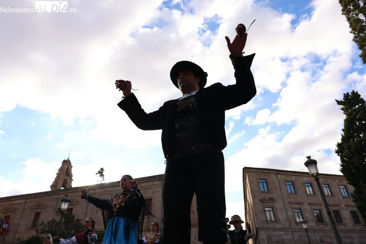 La plaza de Anaya se rinde a los sones y bailes tradicionales del folclore charro | Fotos: David Sañudo