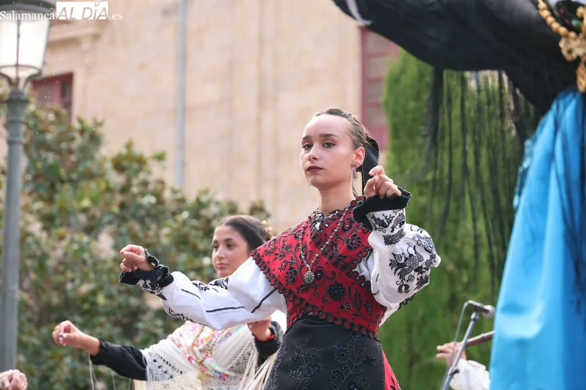La plaza de Anaya se rinde a los sones y bailes tradicionales del folclore charro | Fotos: David Sañudo