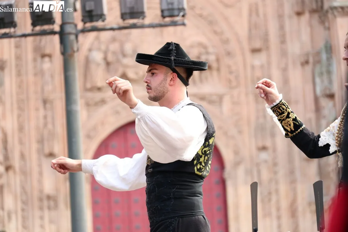 La plaza de Anaya se rinde a los sones y bailes tradicionales del folclore charro | Fotos: David Sañudo
