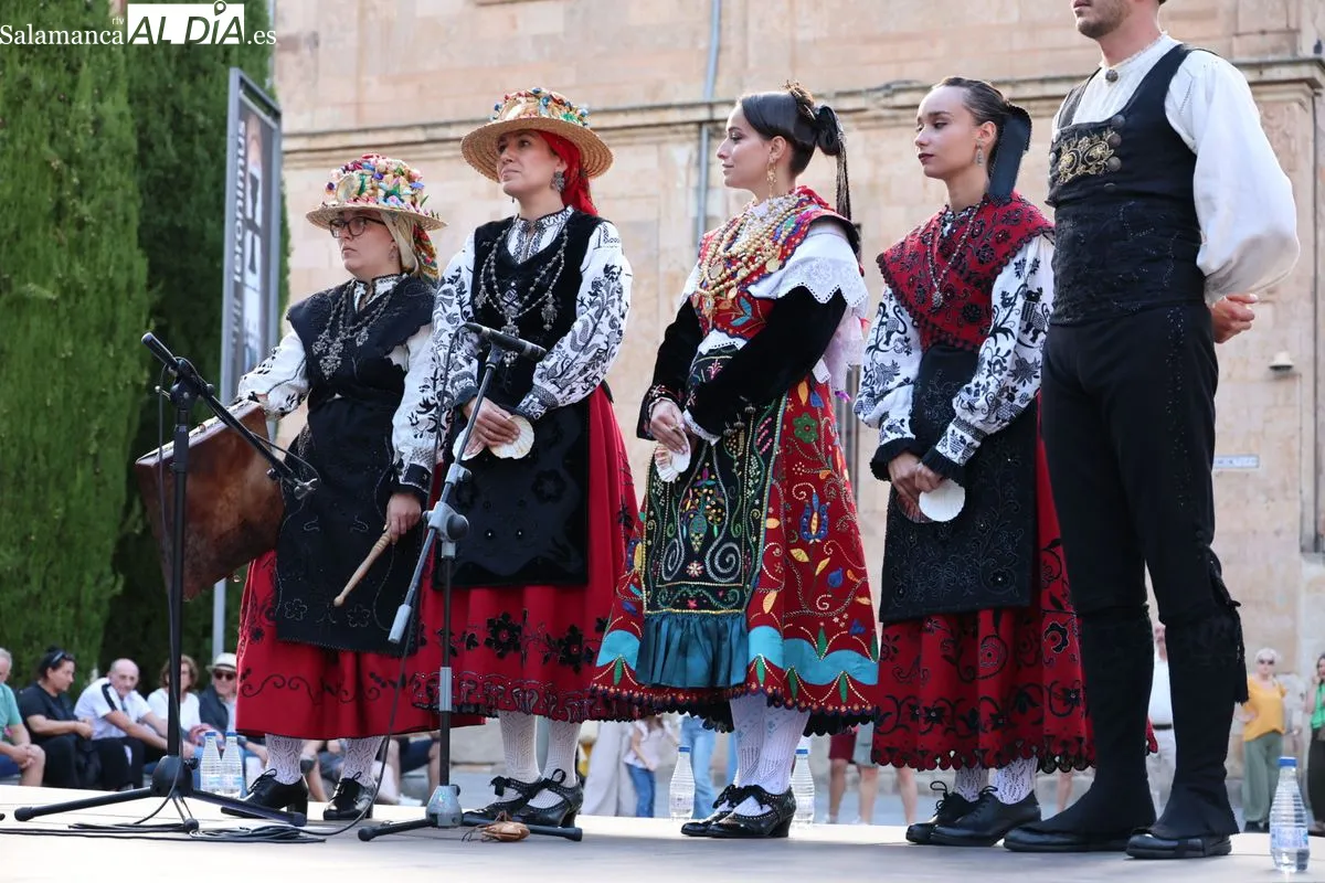 La plaza de Anaya se rinde a los sones y bailes tradicionales del folclore charro | Fotos: David Sañudo