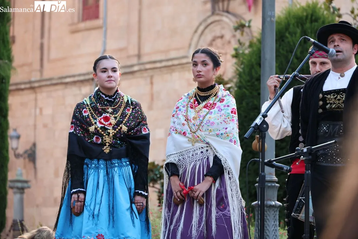 La plaza de Anaya se rinde a los sones y bailes tradicionales del folclore charro | Fotos: David Sañudo