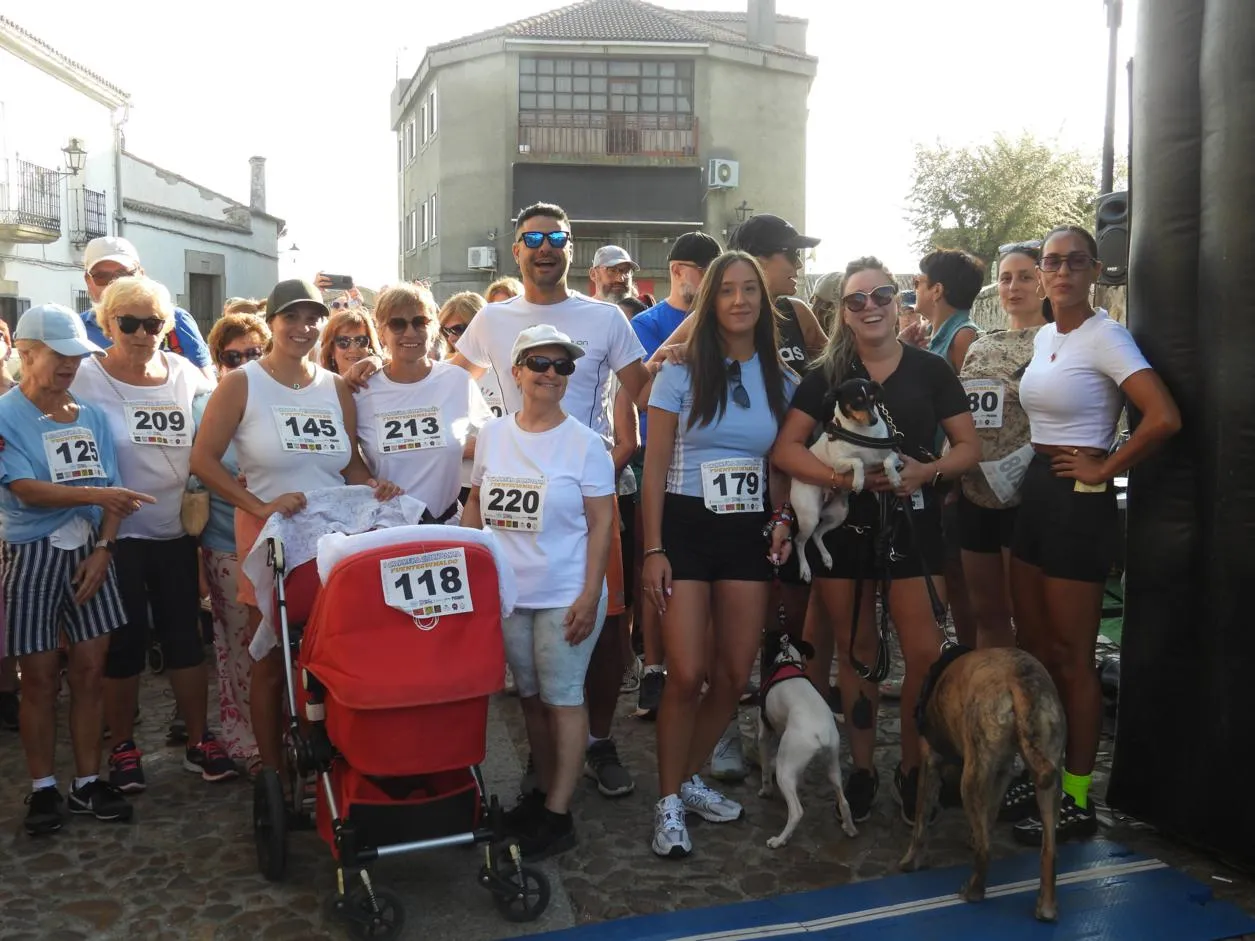 Foto 11 - Fuenteguinaldo se vuelca con su primera carrera solidaria de verano y su tejido asociativo