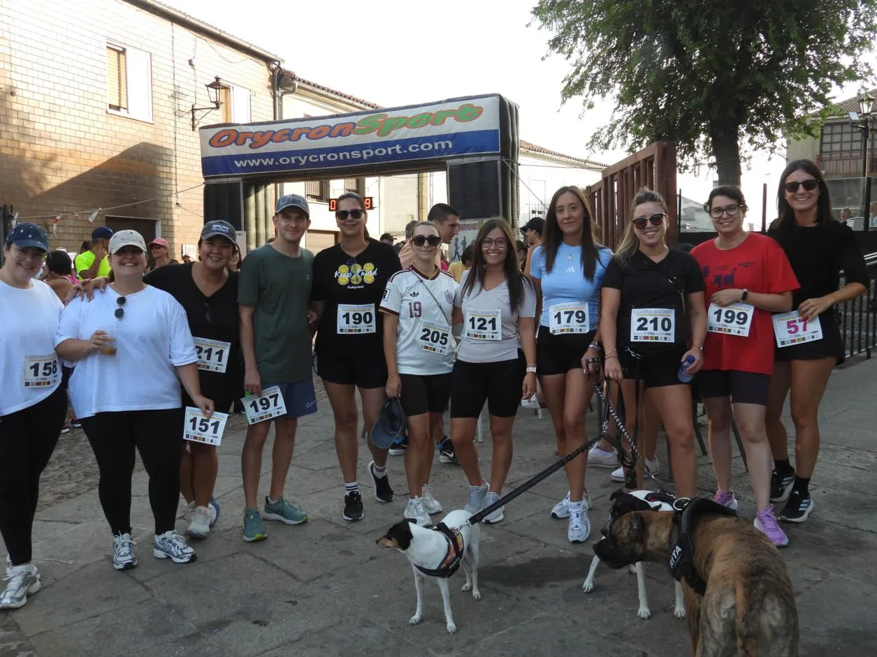 Foto 4 - Fuenteguinaldo se vuelca con su primera carrera solidaria de verano y su tejido asociativo