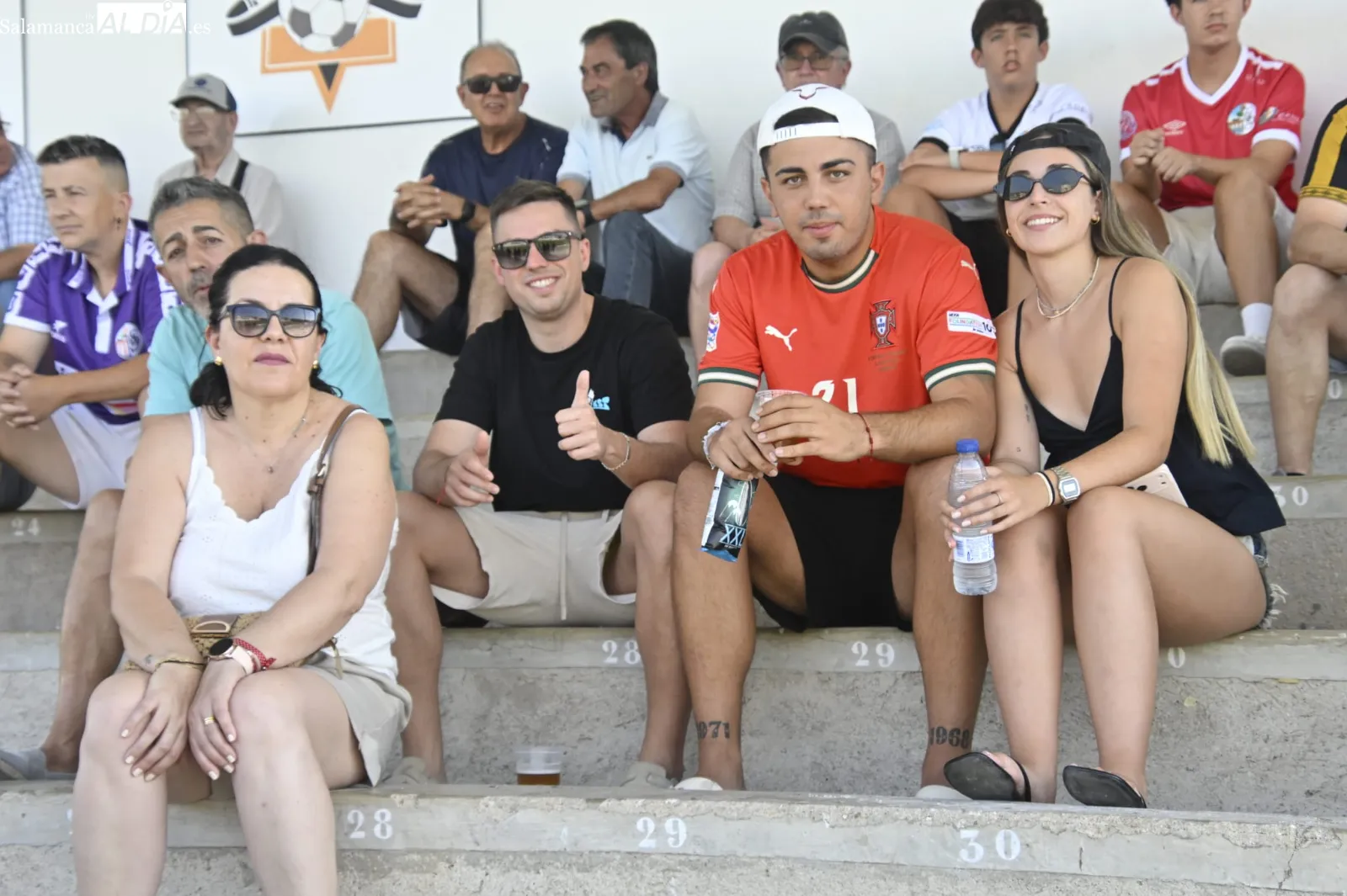 FOTOS | Buen ambiente en el Francisco Mateos para el Ciudad Rodrigo - Salamanca UDS... con un ojo puesto en el eclipse