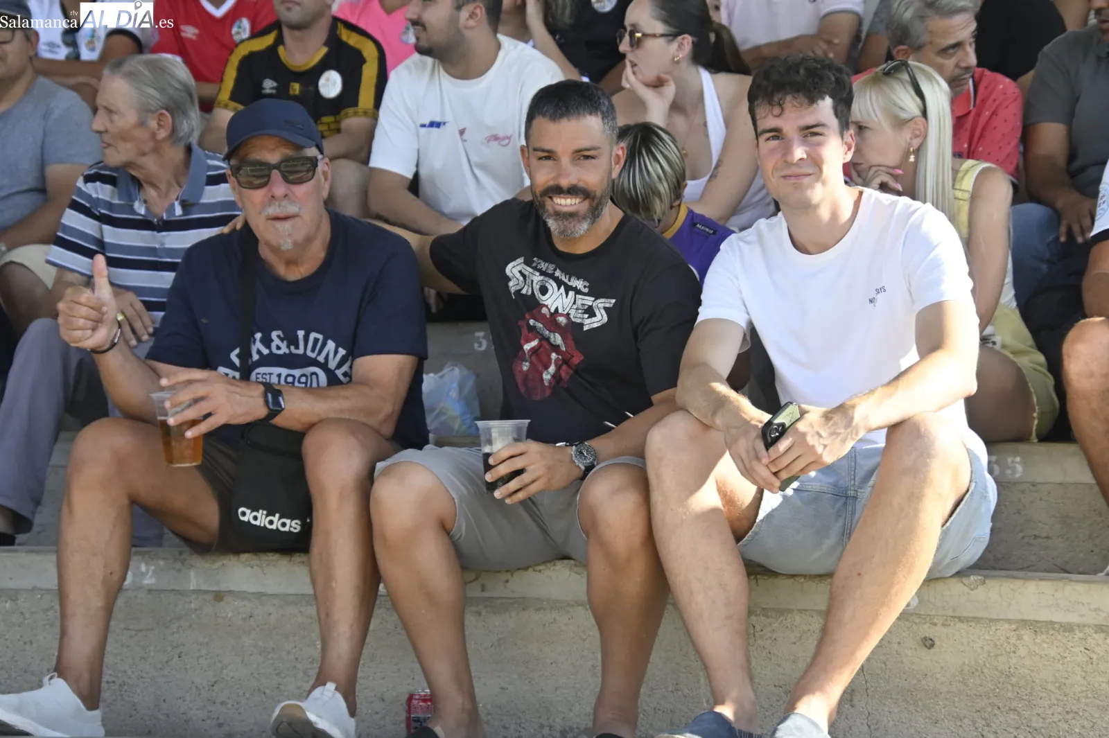 Foto 2 - FOTOS | Buen ambiente en el Francisco Mateos para el Ciudad Rodrigo - Salamanca UDS... con un ojo puesto en el eclipse
