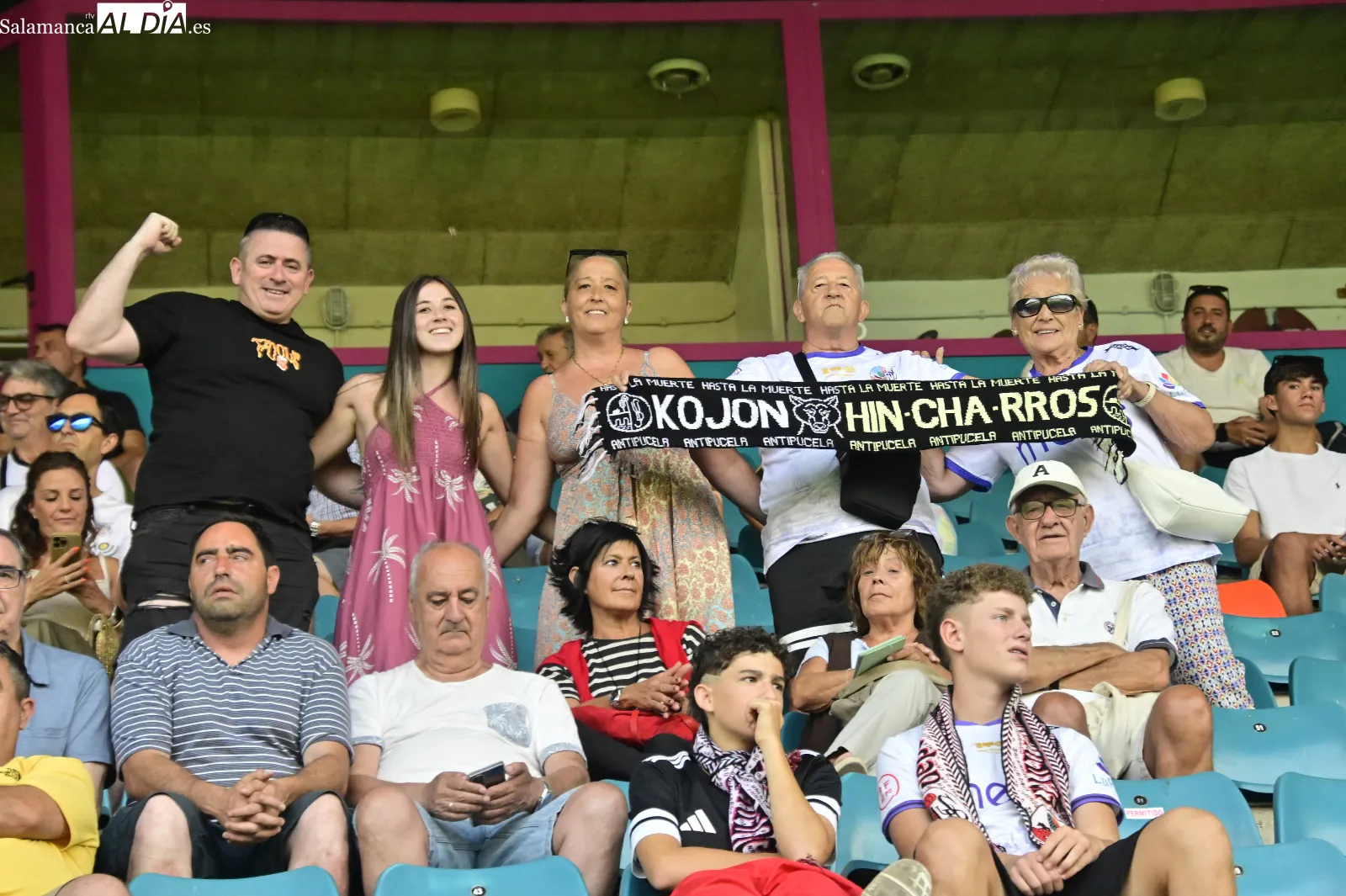 Foto 10 - FOTOS | La afici&oacute;n del Salamanca UDS se reencuentra con el Helm&aacute;ntico en pretemporada