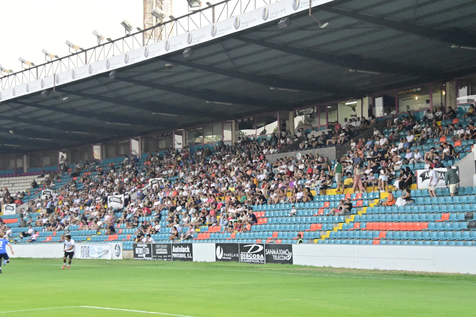 Foto 2 - FOTOS | La afici&oacute;n del Salamanca UDS se reencuentra con el Helm&aacute;ntico en pretemporada