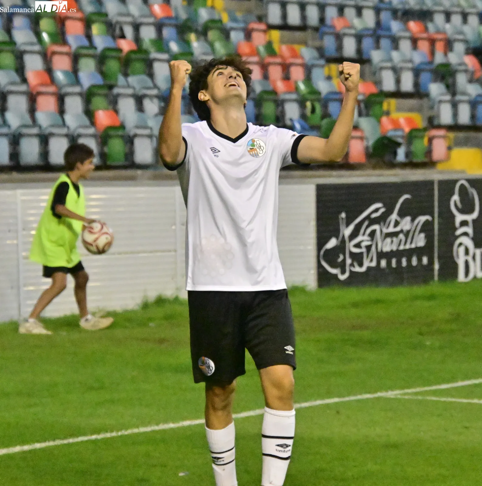 Foto 17 - FOTOS | El Salamanca UDS logra su primera victoria de la pretemporada ante el Santa Marta (3-1)