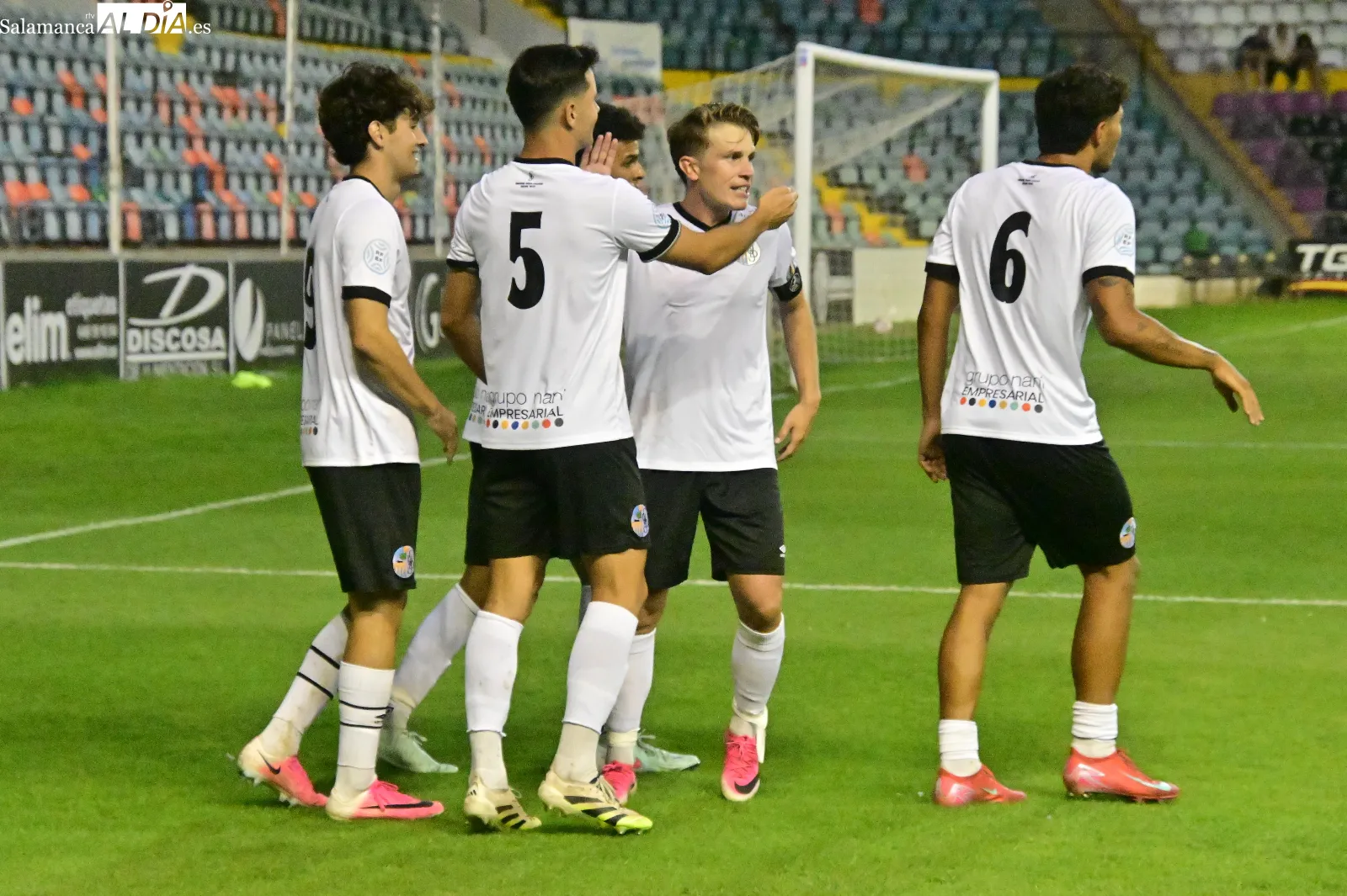 Foto 11 - FOTOS | El Salamanca UDS logra su primera victoria de la pretemporada ante el Santa Marta (3-1)