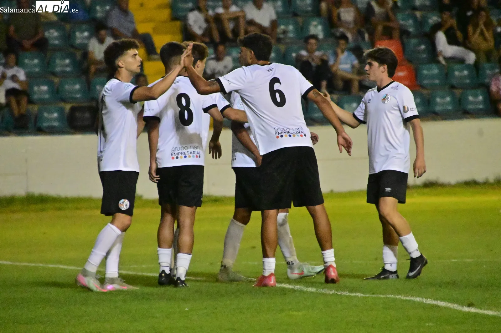 Foto 6 - FOTOS | El Salamanca UDS logra su primera victoria de la pretemporada ante el Santa Marta (3-1)