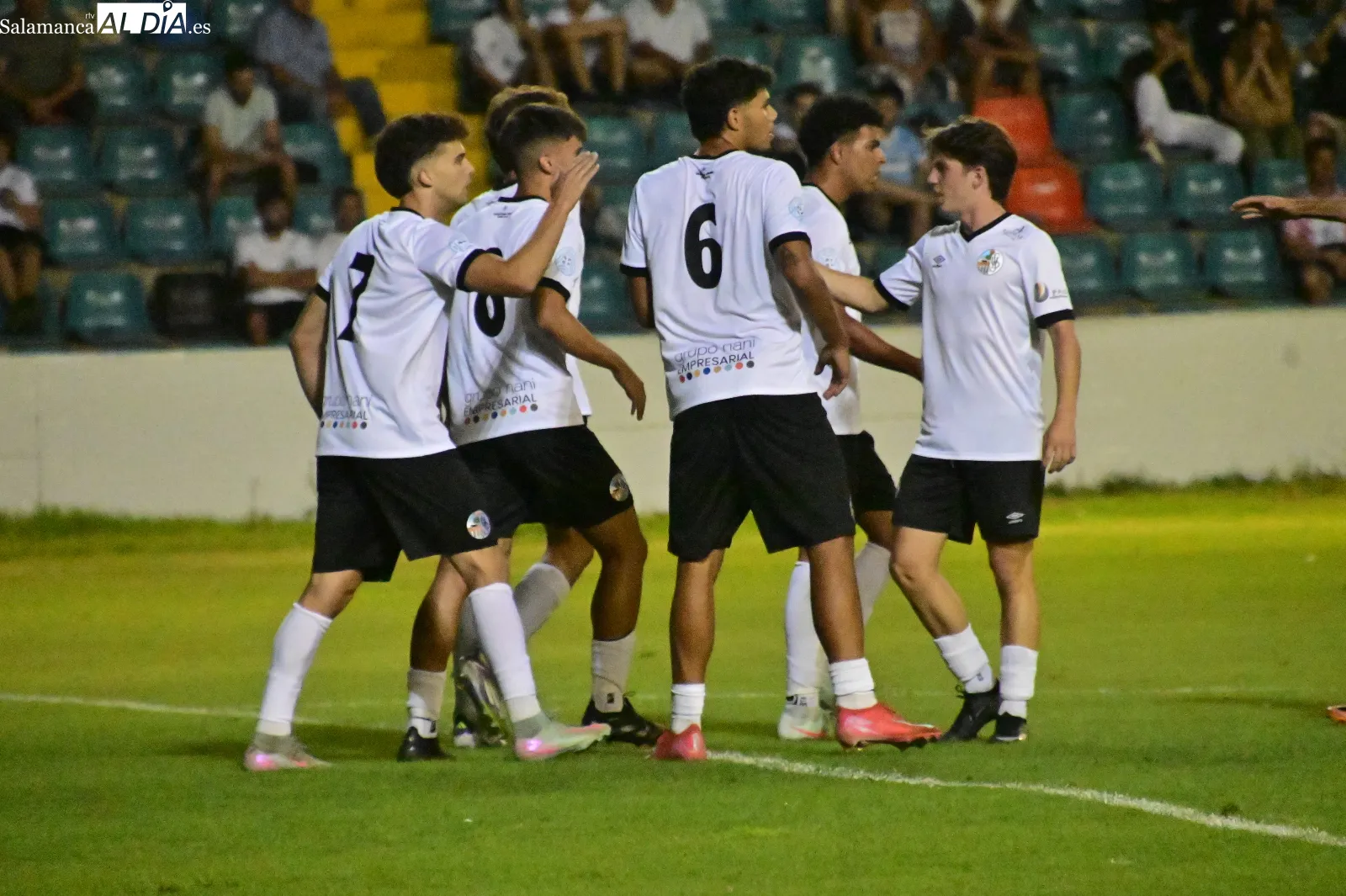 Foto 4 - FOTOS | El Salamanca UDS logra su primera victoria de la pretemporada ante el Santa Marta (3-1)