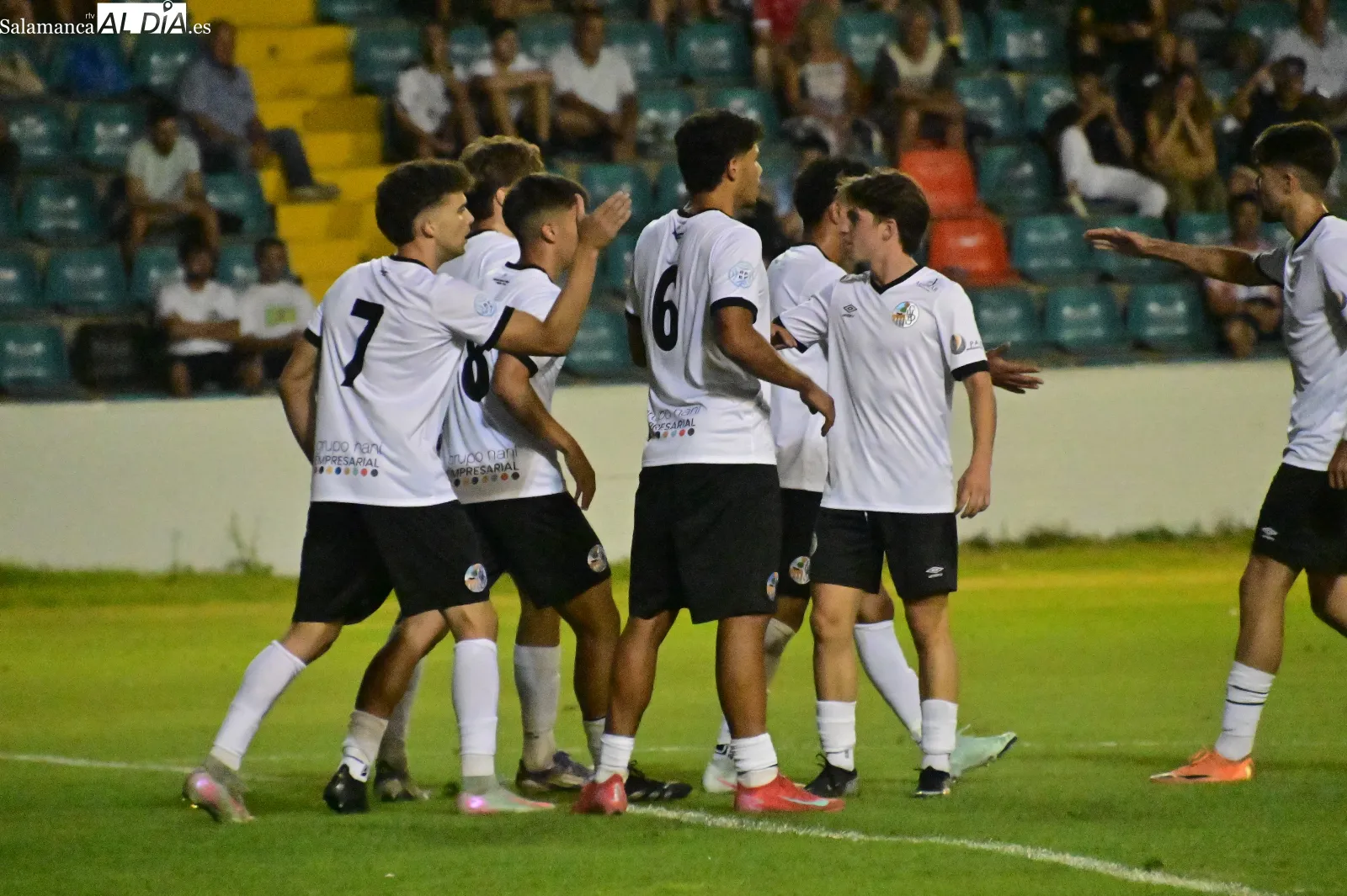 Foto 7 - FOTOS | El Salamanca UDS logra su primera victoria de la pretemporada ante el Santa Marta (3-1)